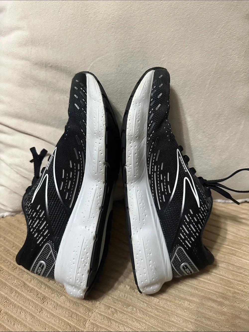 Brooks breathable knit